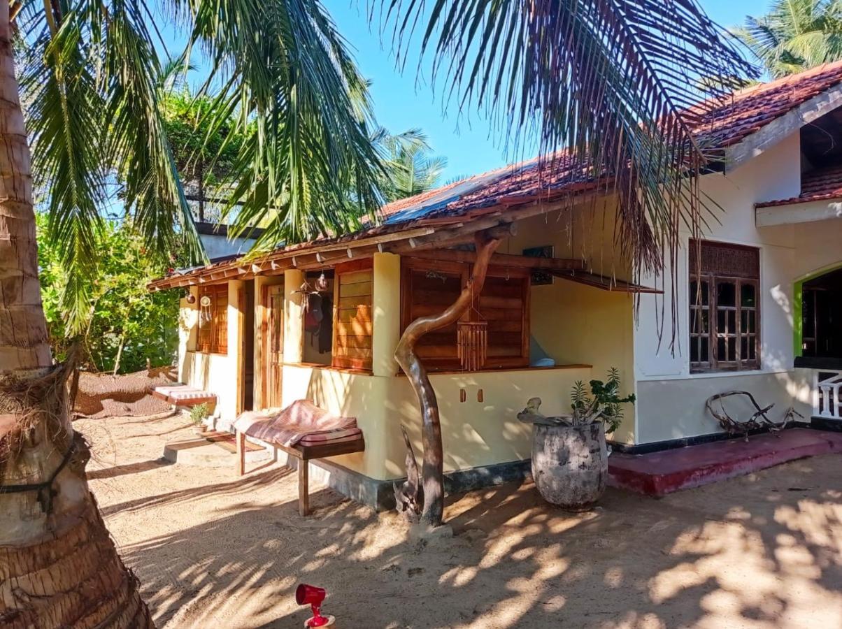 Kite House Cafe Bed and Breakfast Kalpitiya Exterior foto